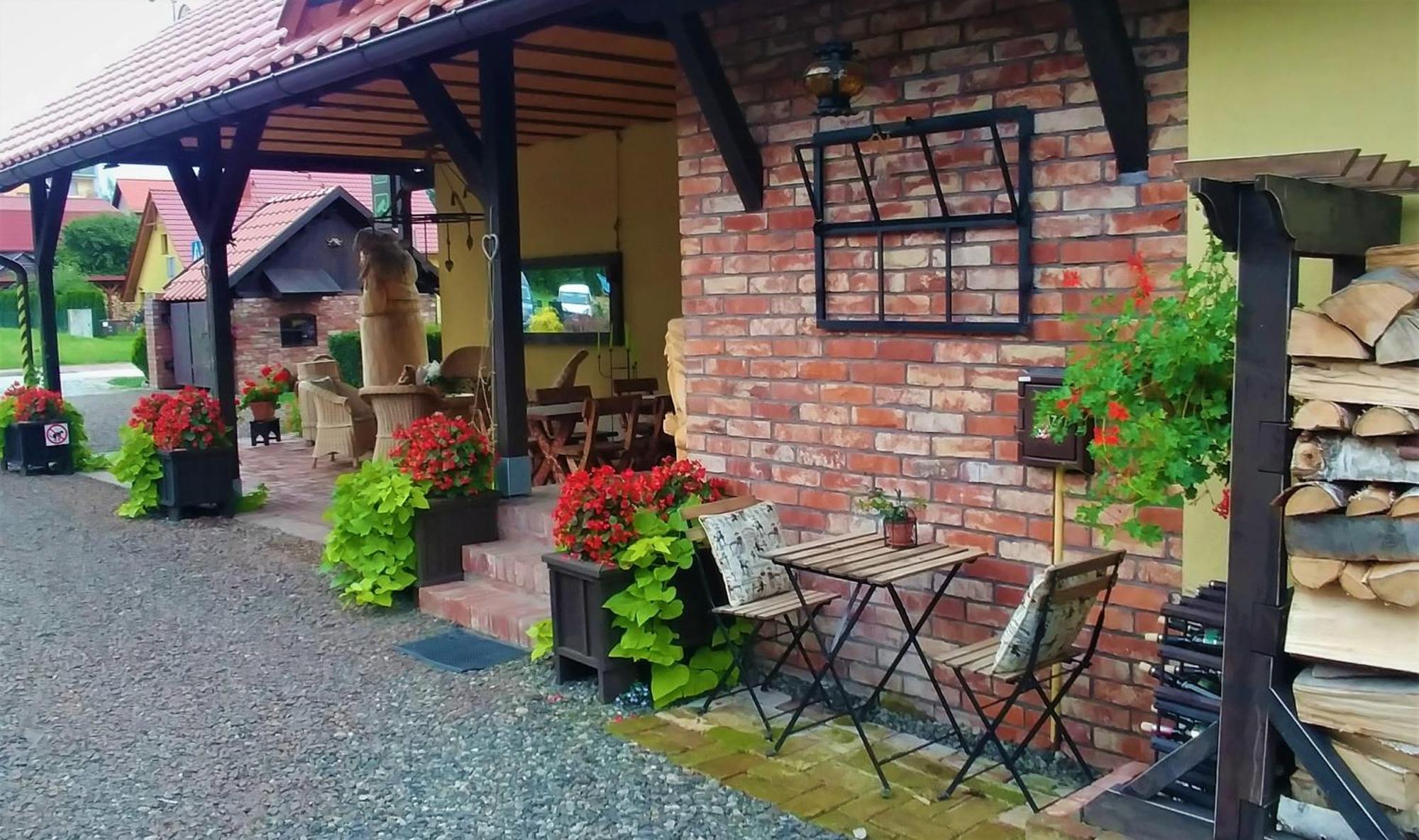 Willa Axla Z Weranda Ogrodem I Parkingiem Kudowa Zdroj Exterior photo