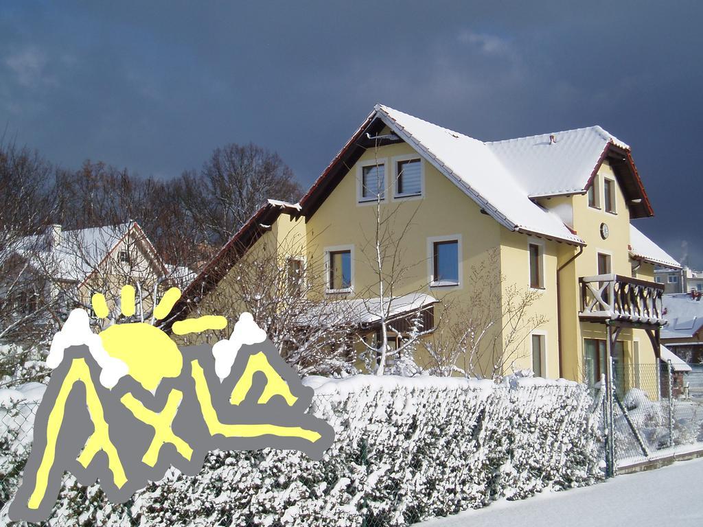 Willa Axla Z Weranda Ogrodem I Parkingiem Kudowa Zdroj Exterior photo