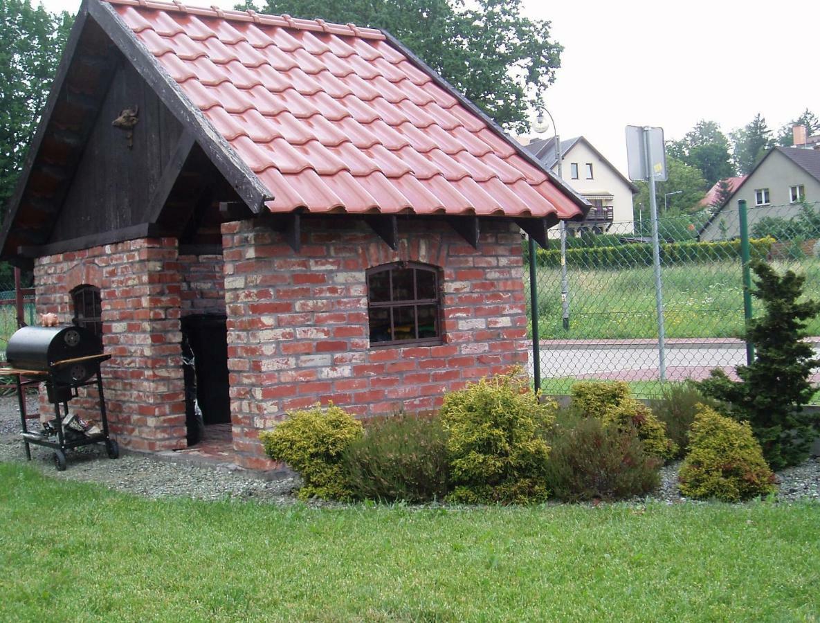 Willa Axla Z Weranda Ogrodem I Parkingiem Kudowa Zdroj Exterior photo